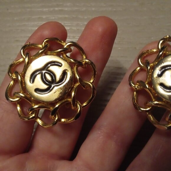 Chanel LARGE Vintage Clip On Earrings - Picture 12 of 15